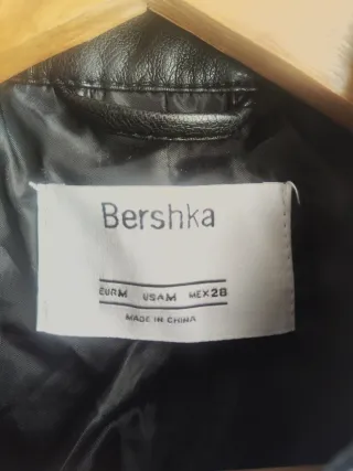 Cazadora Cuero Negra Bershka Tachuelas
