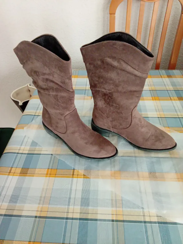 Botas de ante mujer Talla 37/38 Precio negociable