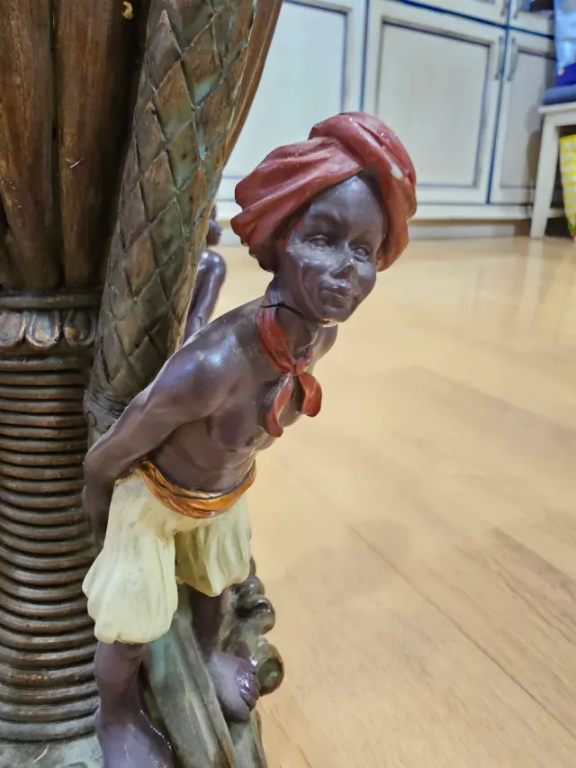 Vaso decorativo in resina