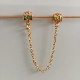 Cadena de seguridad con corazones