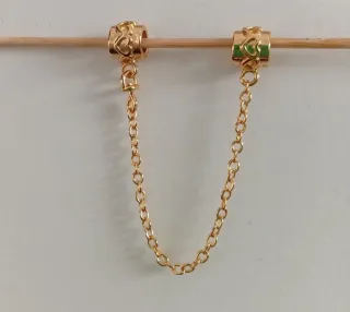 Cadena de seguridad con corazones