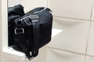 Borsa donna tracolla nera con 2 zip