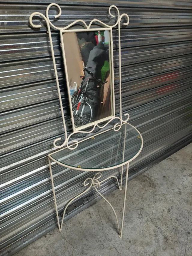 Recibidor con espejo y mesa de cristal