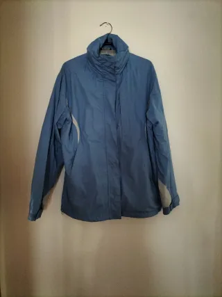 Chaqueta impermeable azul