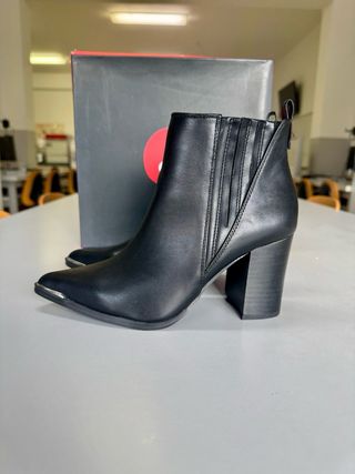 Stivaletti tacco alto punta metallo