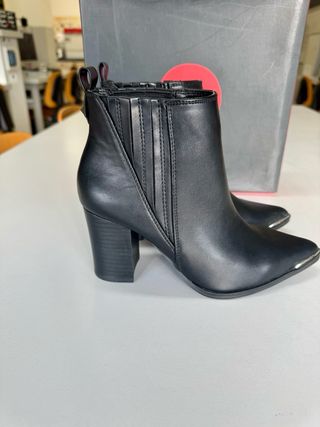 Stivaletti tacco alto punta metallo