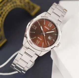 Reloj Casio Mujer Marrón y Plata