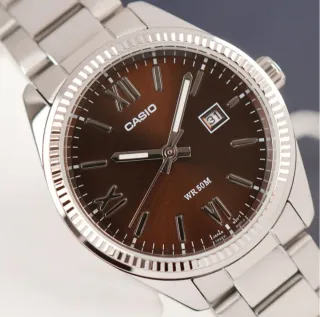 Reloj Casio Mujer Marrón y Plata