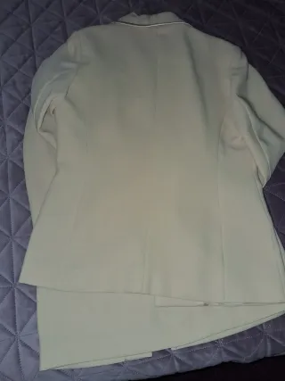 Traje chaqueta y falda beige