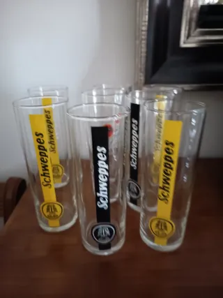 Vasos Schweppes y Bacardi