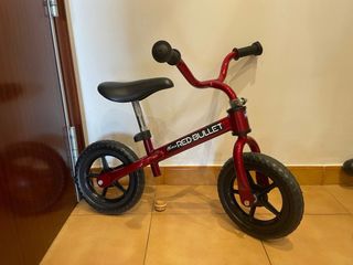 Bicicleta sin pedales roja para niños