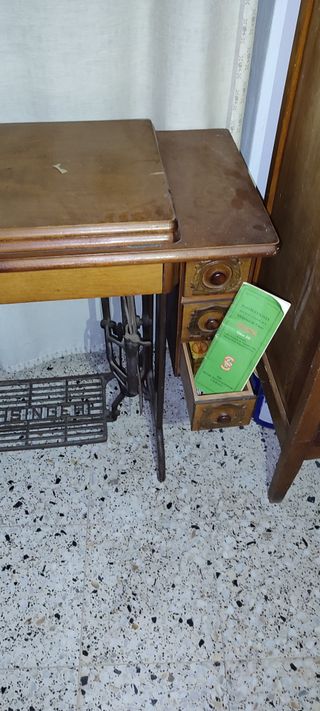 Máquina de coser Singer Calse 216 con manual