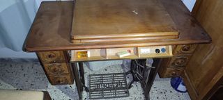 Máquina de coser Singer Calse 216 con manual