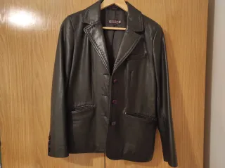 Chaqueta de cuero marrón para mujer