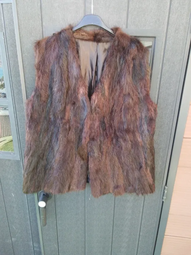 Chaleco de piel marrón