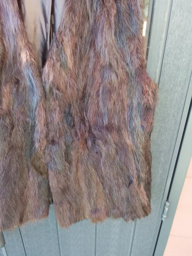 Chaleco de piel marrón