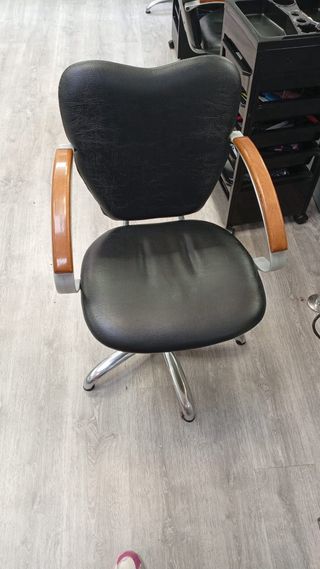 Sillas de peluquería negras regulables