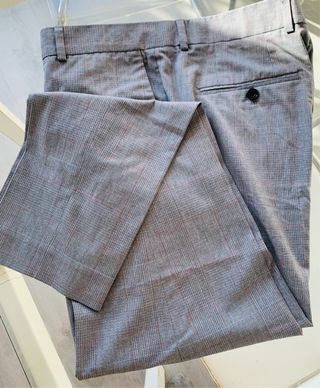 Pantalón de vestir a cuadros gris