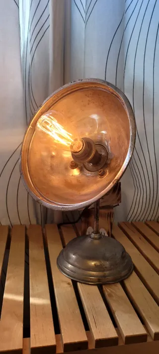 Lámpara antigua " EN LA MESA DE EDISON"