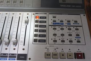 Mesa de mezclas digital TASCAM DM4800