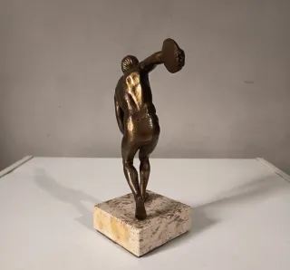 Scultura in bronzo  "Discobolo" su base in marmo