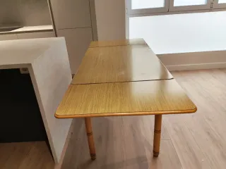 Mesa de cocina y 4 sillas