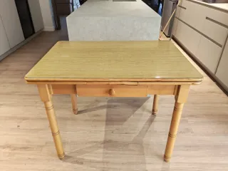 Mesa de cocina y 4 sillas