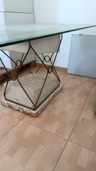 Mesa de centro y espejo de cristal y piedra