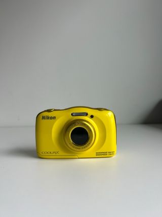 Cámara Nikon Coolpix Amarilla