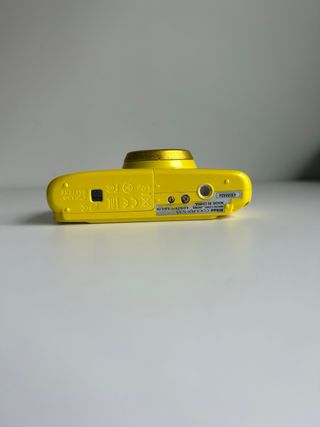 Cámara Nikon Coolpix Amarilla