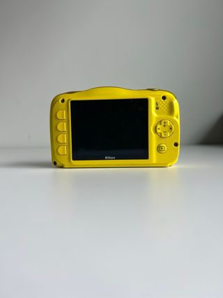 Cámara Nikon Coolpix Amarilla