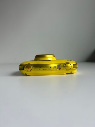 Cámara Nikon Coolpix Amarilla