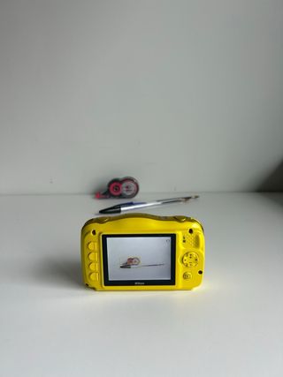Cámara Nikon Coolpix Amarilla
