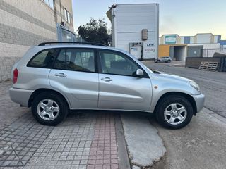 Toyota RAV4 4x4 bola de remolque