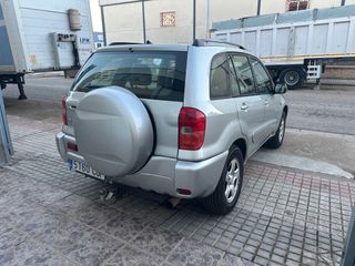 Toyota RAV4 4x4 bola de remolque
