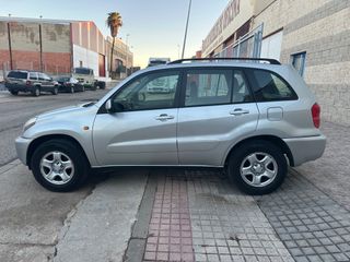 Toyota RAV4 4x4 bola de remolque