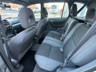 Toyota RAV4 4x4 bola de remolque