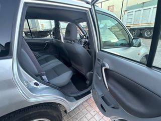 Toyota RAV4 4x4 bola de remolque