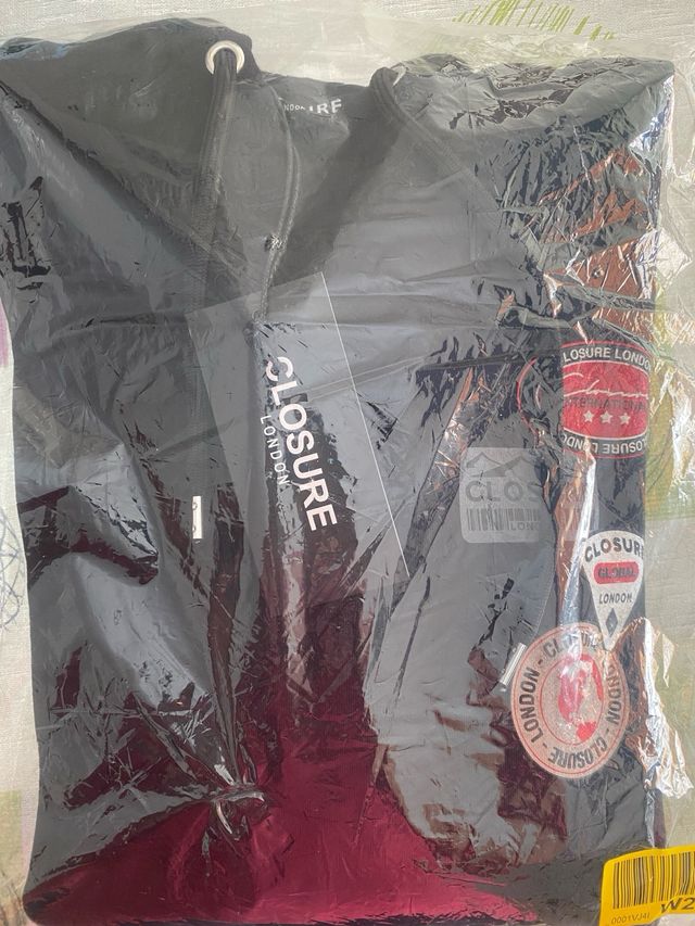 Sudadera Negra Closure London