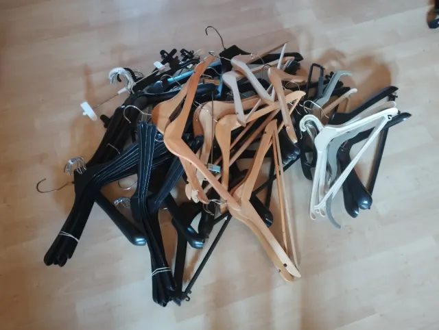 62 perchas, para pantalones, camisas, faldas