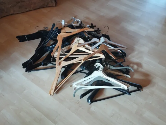 62 perchas, para pantalones, camisas, faldas