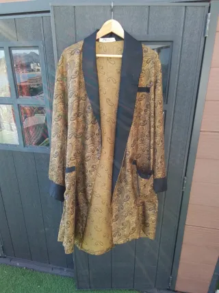 Bata de seda antigua Inglaterra,