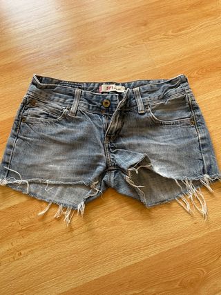 short Levi’s 571 Slim Fit talla 27