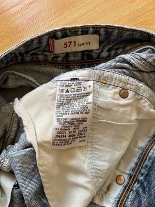 short Levi’s 571 Slim Fit talla 27