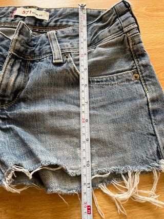 short Levi’s 571 Slim Fit talla 27