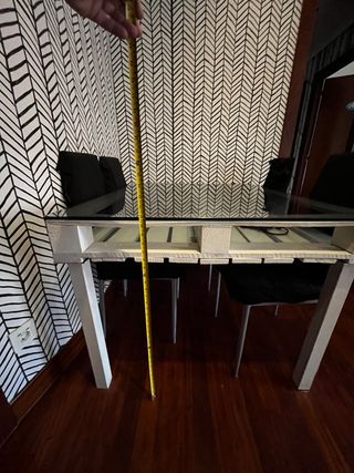 Mesa comedor cristal y 4 sillas negras