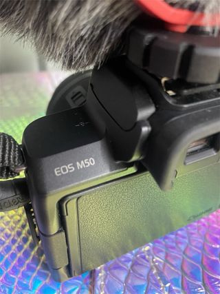 Canon Eos M50 con Microfono Rode