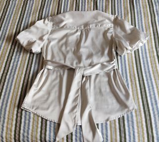 Blusa Amichi gris claro con puntos blancos Talla S