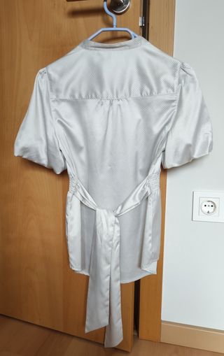 Blusa Amichi gris claro con puntos blancos Talla S