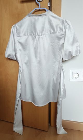 Blusa Amichi gris claro con puntos blancos Talla S